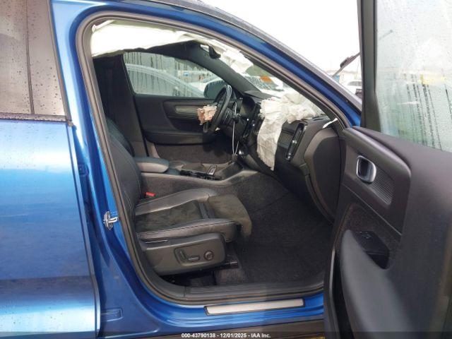 Volvo XC40 T4 R-design Image 4