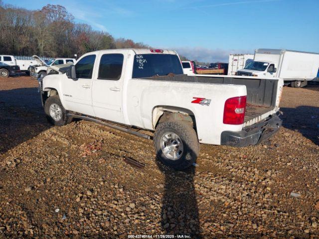 Chevrolet Silverado 2500 Ltz Image 14