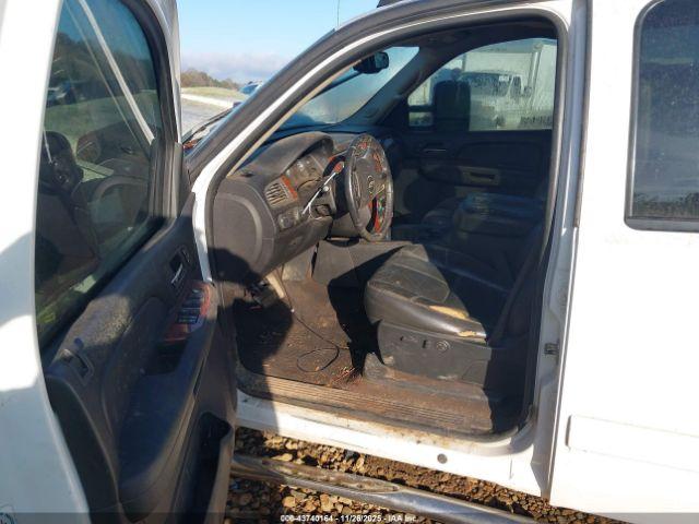 Chevrolet Silverado 2500 Ltz Image 16