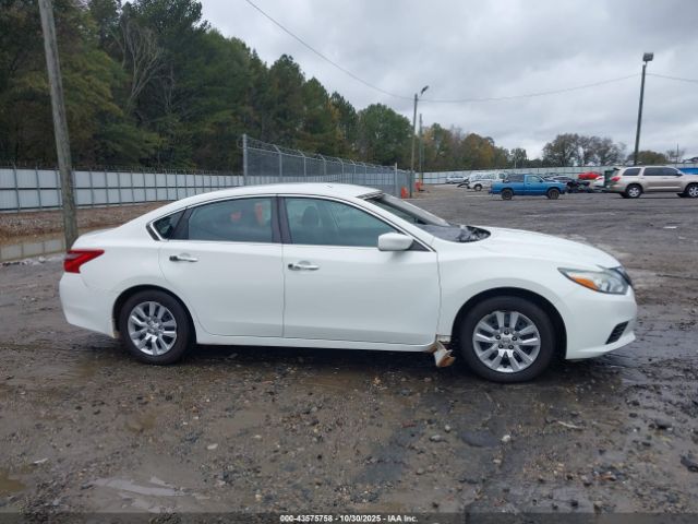 Nissan Altima 2.5 S Image 8