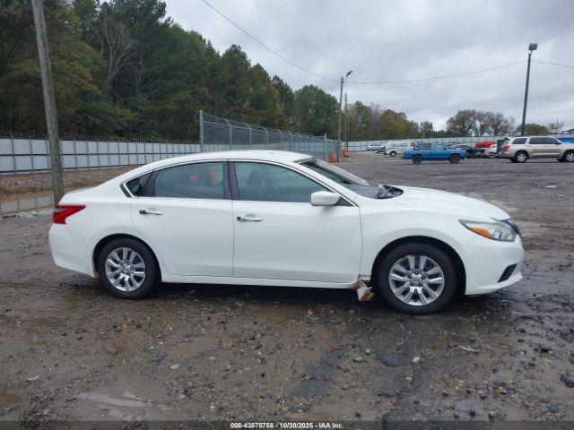 Nissan Altima 2.5 S Image 8