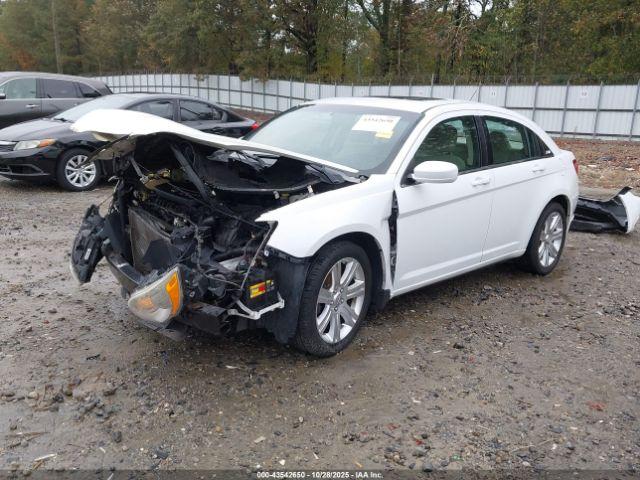 Chrysler 200 Touring Image 3