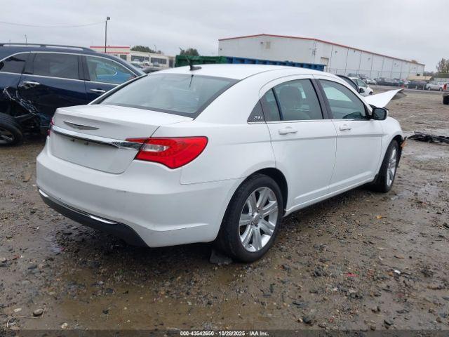 Chrysler 200 Touring Image 6