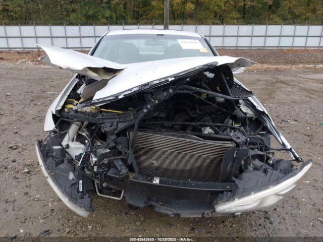 Chrysler 200 Touring Image 13