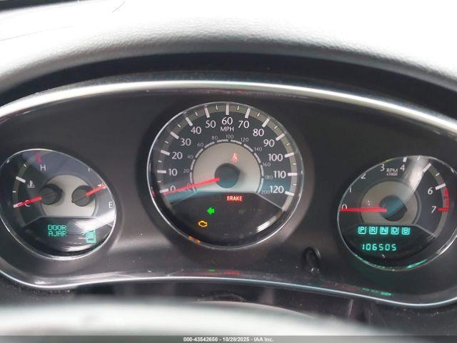 Chrysler 200 Touring Image 7