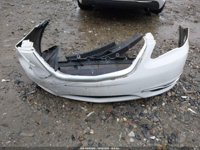 Chrysler 200 Touring Image 12