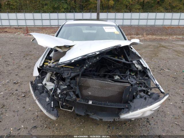 Chrysler 200 Touring Image 14