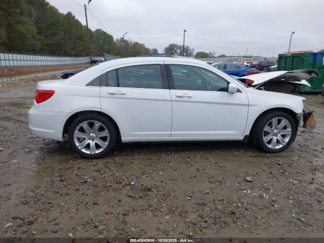 Chrysler 200 Touring Image 2