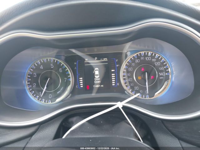 Chrysler 200 Limited Platinum Image 7