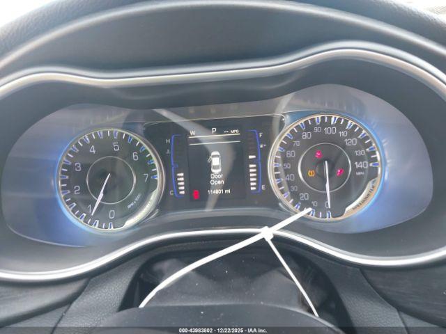 Chrysler 200 Limited Platinum Image 7