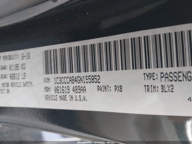 Chrysler 200 Limited Platinum Image 8