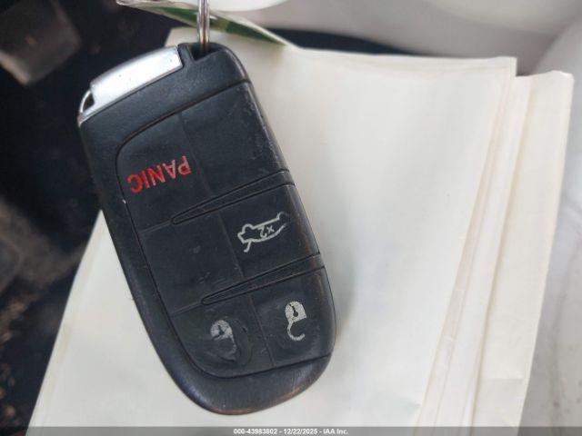 Chrysler 200 Limited Platinum Image 16