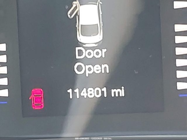 Chrysler 200 Limited Platinum Image 13