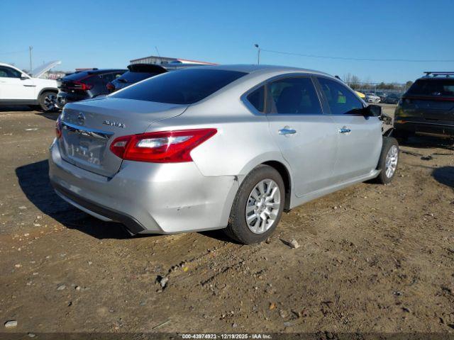 Nissan Altima Image 2