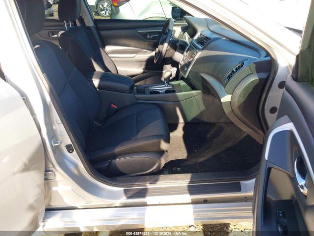 Nissan Altima Image 6