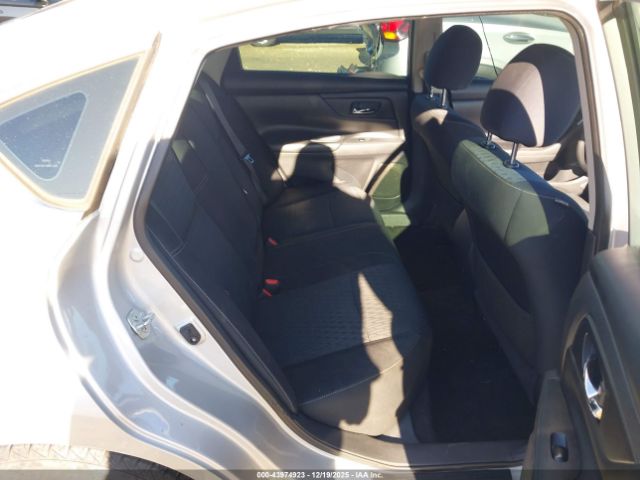 Nissan Altima Image 9