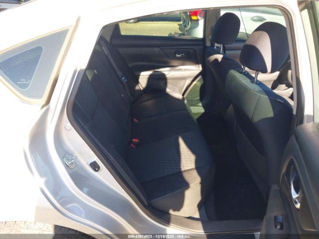 Nissan Altima Image 9