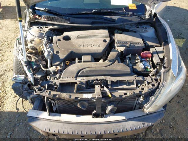 Nissan Altima Image 13