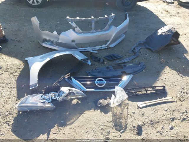 Nissan Altima Image 10