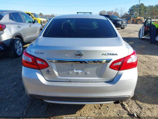 Nissan Altima Image 15