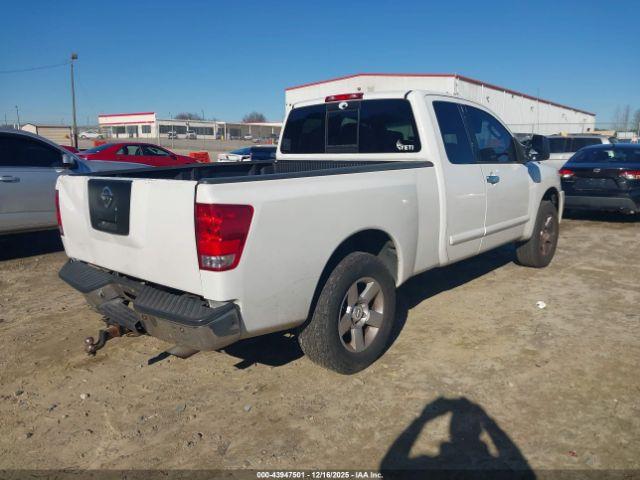 Nissan Titan Se Image 16