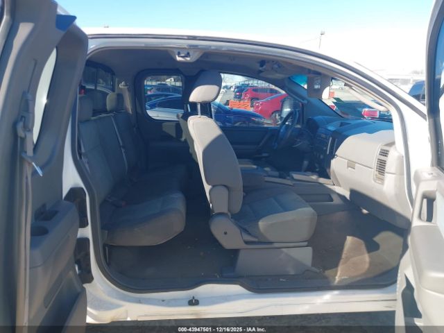 Nissan Titan Se Image 8