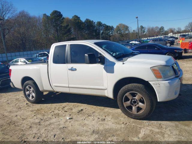 Nissan Titan Se Image 13