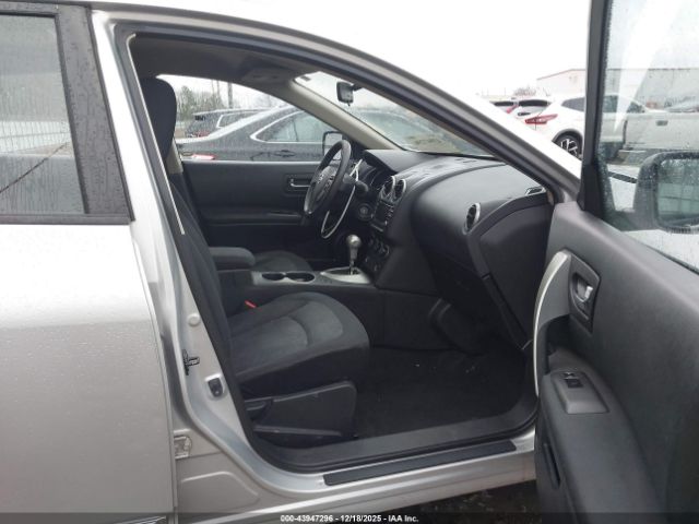 Nissan Rogue S Image 8