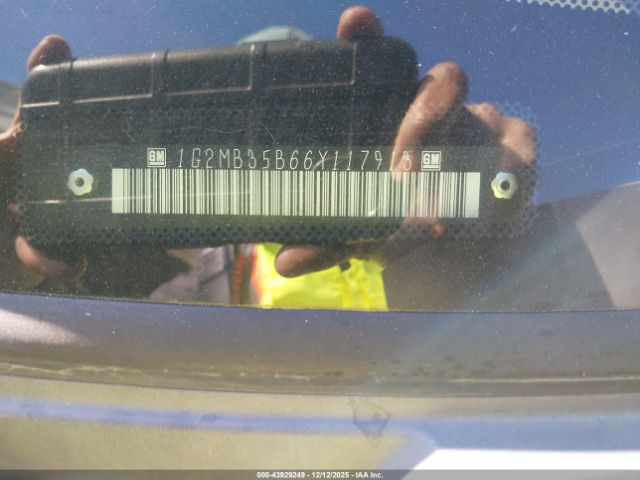 Pontiac Solstice Image 16