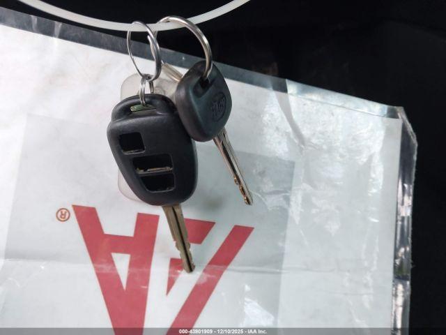 Toyota RAV4 Le Image 5