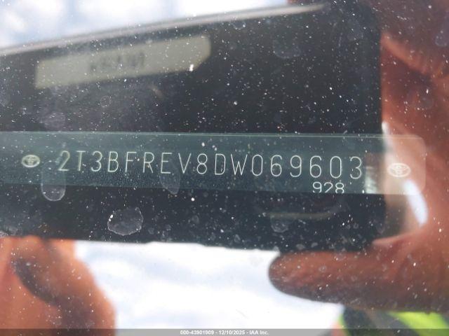 Toyota RAV4 Le Image 15