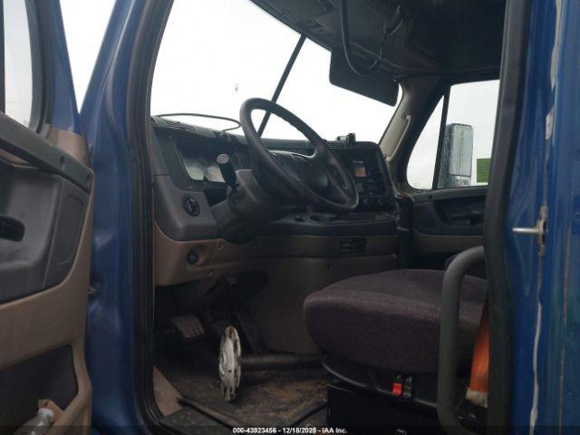 Freightliner Cascadia 125 Image 6