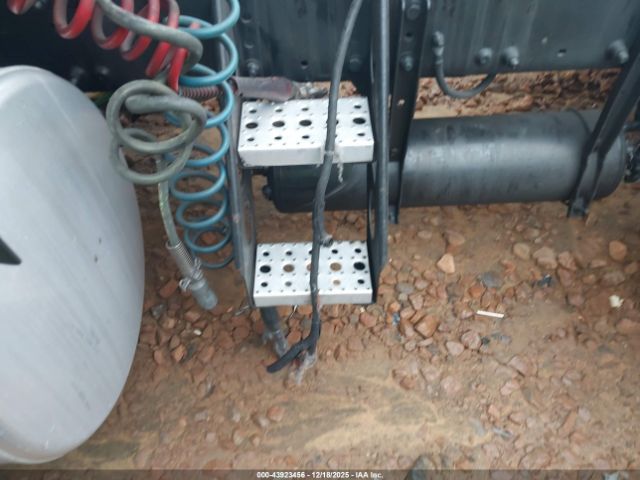 Freightliner Cascadia 125 Image 16