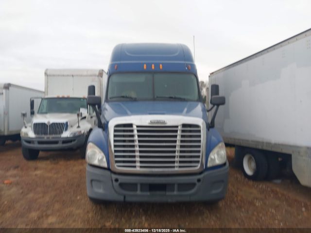 Freightliner Cascadia 125 Image 15