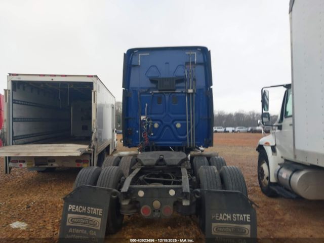 Freightliner Cascadia 125 Image 17