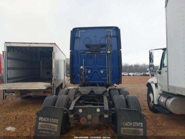 Freightliner Cascadia 125 Image 17