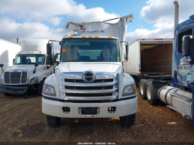 Hino 258 268 Image 8