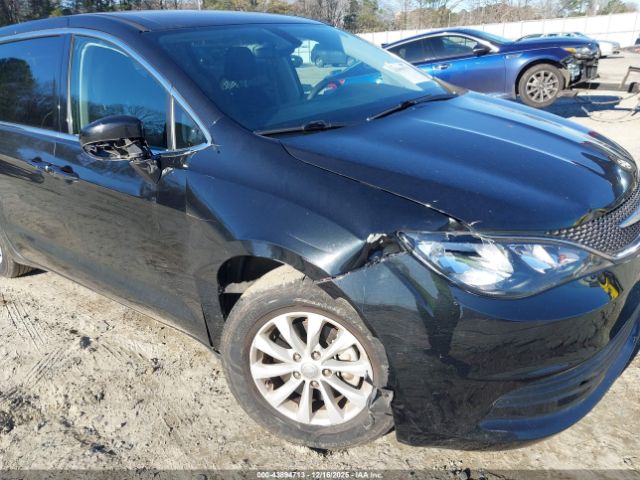 Chrysler Pacifica Touring Image 17