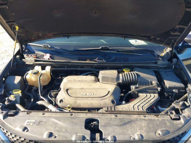 Chrysler Pacifica Touring Image 4