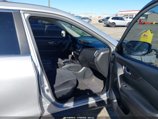 Nissan Rogue S Image 4