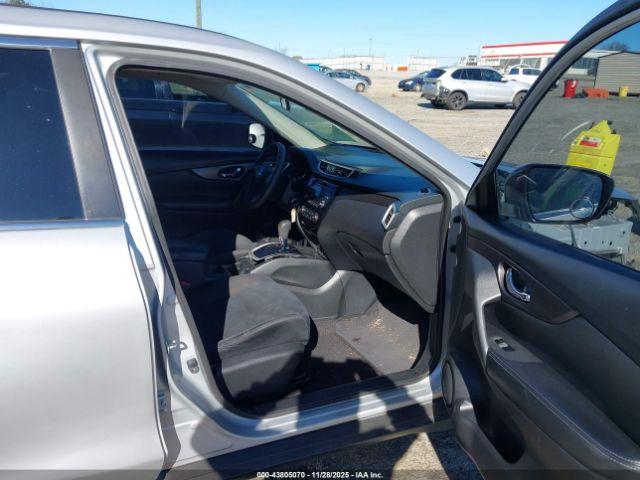 Nissan Rogue S Image 4