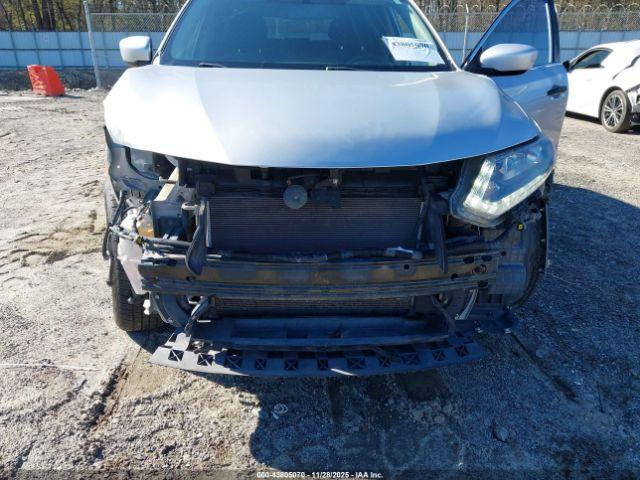 Nissan Rogue S Image 12