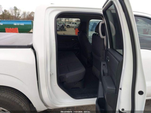 Nissan Frontier Sv 4x2 Image 9