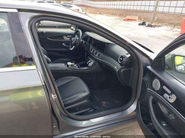 Mercedes-Benz E-Class Image 8