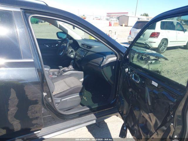 Nissan Rogue S Image 7