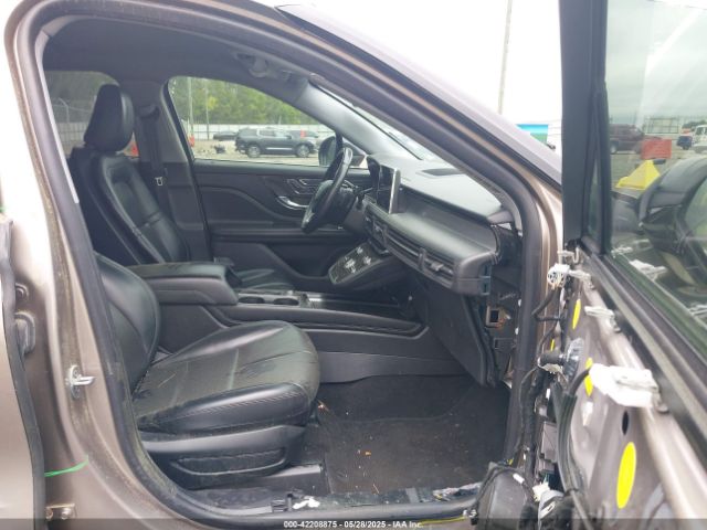 Lincoln Corsair Standard Image 4