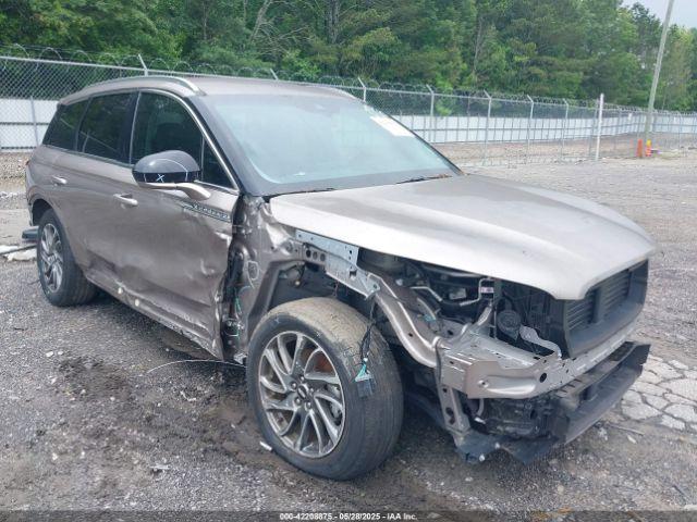 Lincoln Corsair Standard Image 3