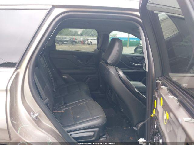 Lincoln Corsair Standard Image 7