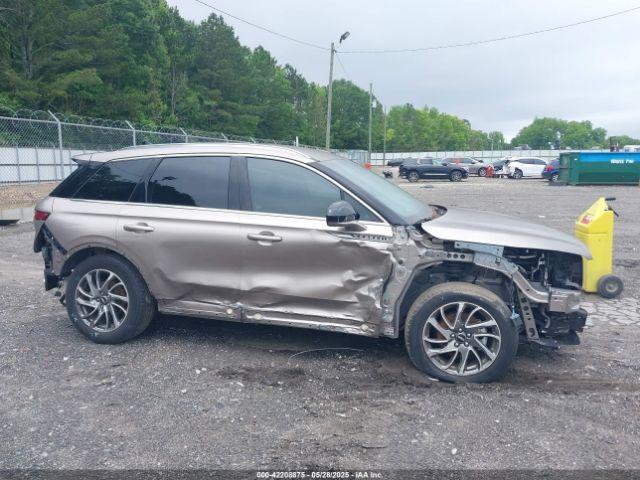 Lincoln Corsair Standard Image 6