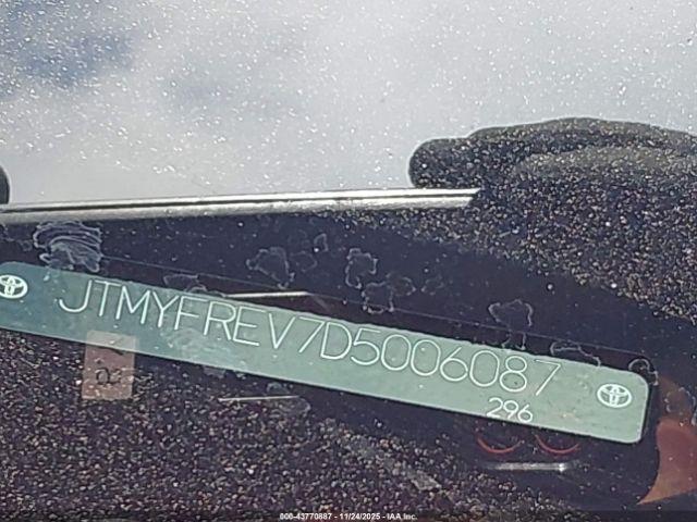 Toyota RAV4 Limited Image 8